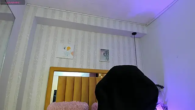 Snapshot of pettit_courtny chatting on September 24, 8:37 pm pettit courtny online show from September 24, 8:37 pm