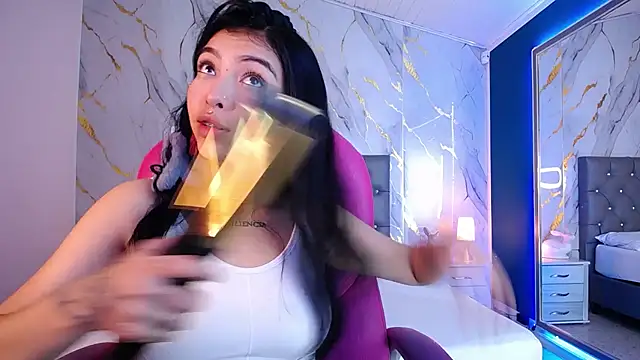 Snapshot of pettit_courtny chatting on March 3, 7:28 pm pettit courtny online show from March 3, 7:28 pm