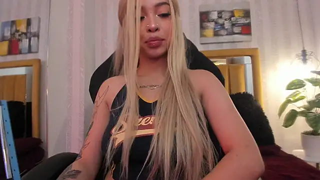 Snapshot of pettit_courtny chatting on November 27, 9:48 pm pettit courtny online show from November 27, 9:48 pm