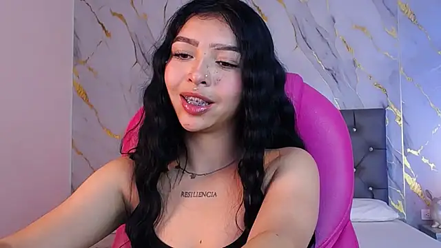 Snapshot of pettit_courtny chatting on February 28, 8:07 pm pettit courtny online show from February 28, 8:07 pm