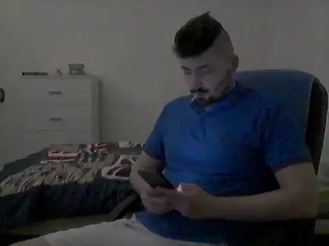 Snapshot of Hkl95555 chatting on November 2, 1:32 am Hkl95555 online show from November 2, 1:32 am