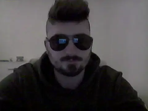 Snapshot of Hkl95555 chatting on December 25, 9:33 pm Hkl95555 online show from December 25, 9:33 pm