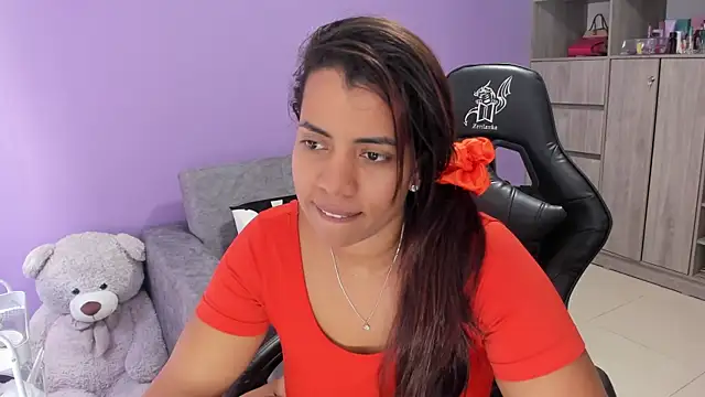 Snapshot of boomsar01 chatting on May 4, 4:10 pm boomsar01 online show from May 4, 4:10 pm