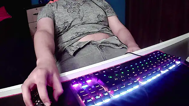 Snapshot of pisceslost chatting on September 15, 12:33 am pisceslost online show from September 15, 12:33 am