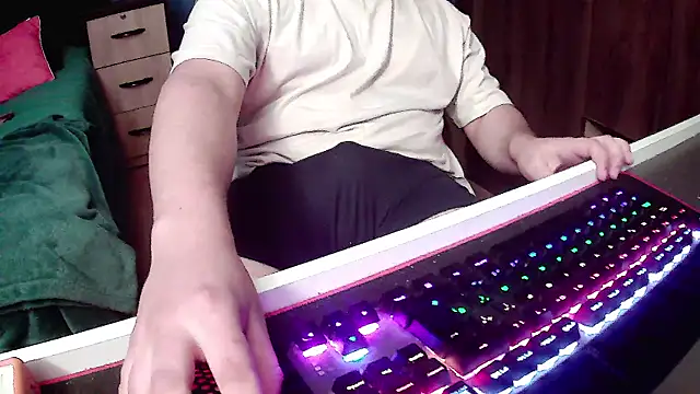 Snapshot of pisceslost chatting on October 5, 1:18 am pisceslost online show from October 5, 1:18 am