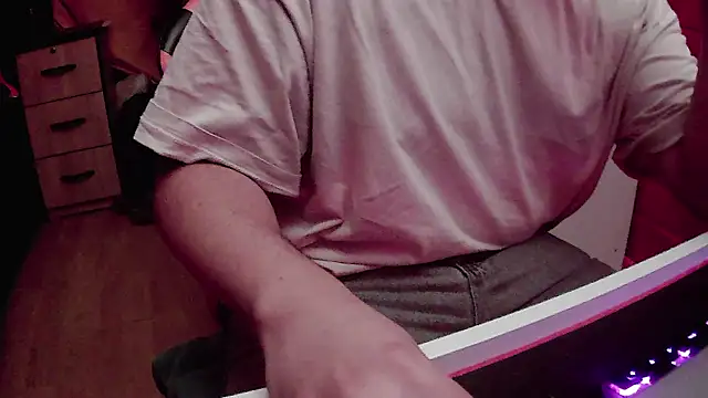 Snapshot of pisceslost chatting on December 15, 12:00 pm pisceslost online show from December 15, 12:00 pm