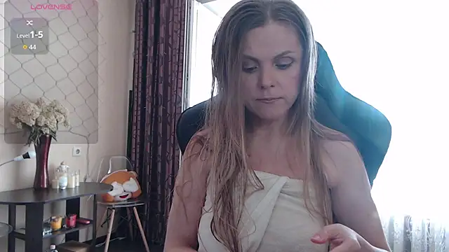 JessieOMays online show from June 7, 11:04 am