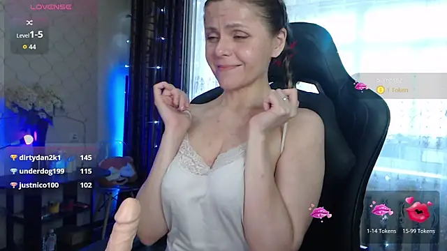 JessieOMays online show from June 9, 11:28 pm