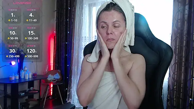 JessieOMays online show from May 28, 3:03 am