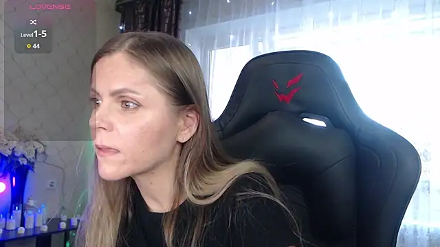 JessieOMays online show from April 14, 12:15 am