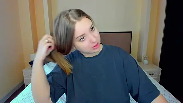 Snapshot of AlexissM chatting on March 4, 6:43 am AlexissM online show from March 4, 6:43 am