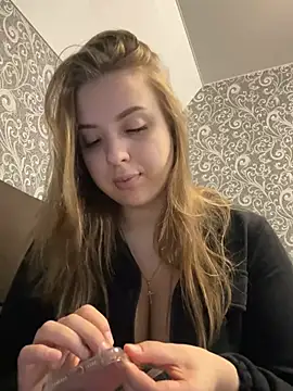 Snapshot of AlexissM chatting on January 12, 10:44 am AlexissM online show from January 12, 10:44 am