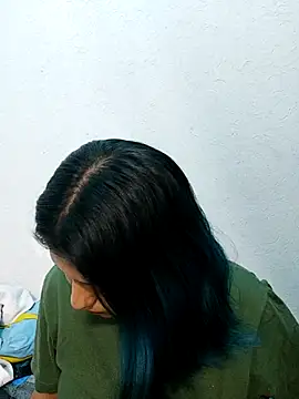 Snapshot of azulzulix chatting on December 4, 2:43 am azulzulix online show from December 4, 2:43 am