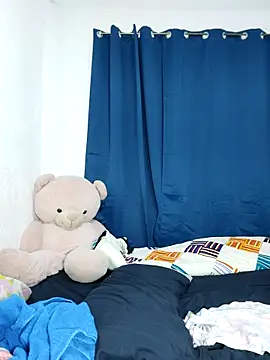 Snapshot of azulzulix chatting on February 23, 12:34 am azulzulix online show from February 23, 12:34 am