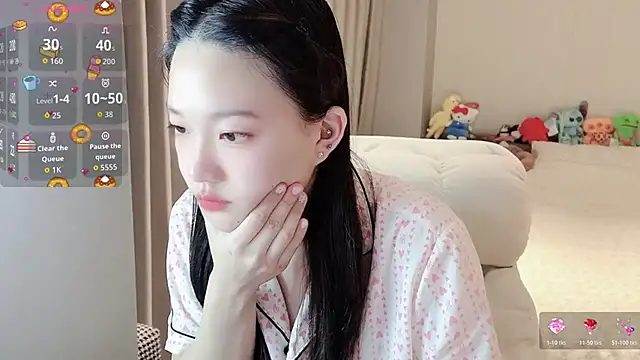 Snapshot of qiqi-666 chatting on July 1, 8:03 am qiqi-666 online show from July 1, 8:03 am