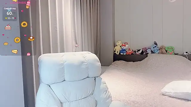 Snapshot of qiqi-666 chatting on February 6, 6:53 am qiqi-666 online show from February 6, 6:53 am