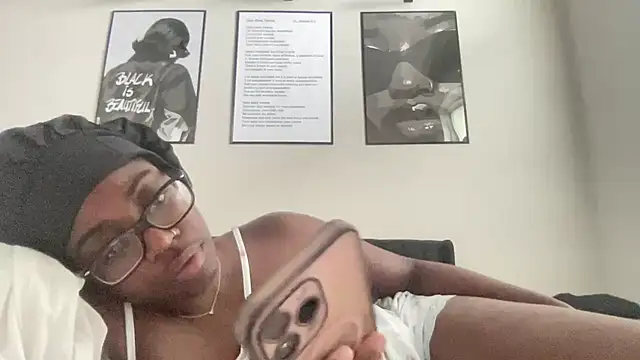 AveryJ99 online show from April 7, 1:02 pm