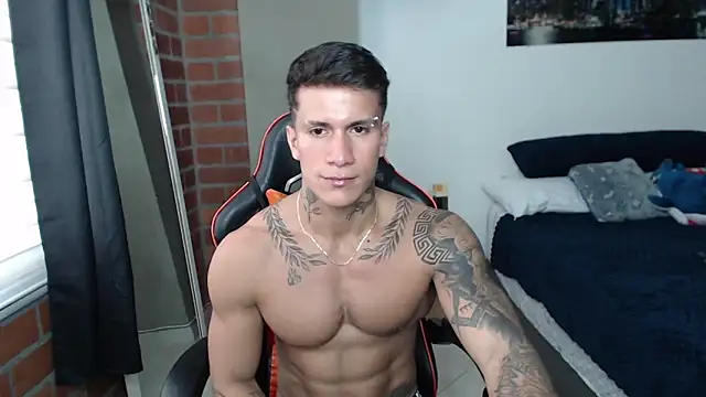 pettergrey1 online show from May 12, 7:42 pm