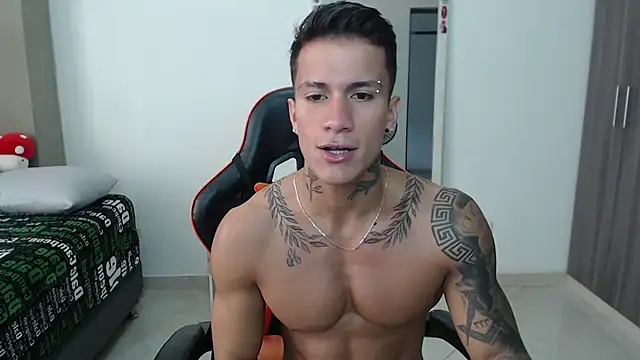 pettergrey1 online show from March 4, 4:26 pm