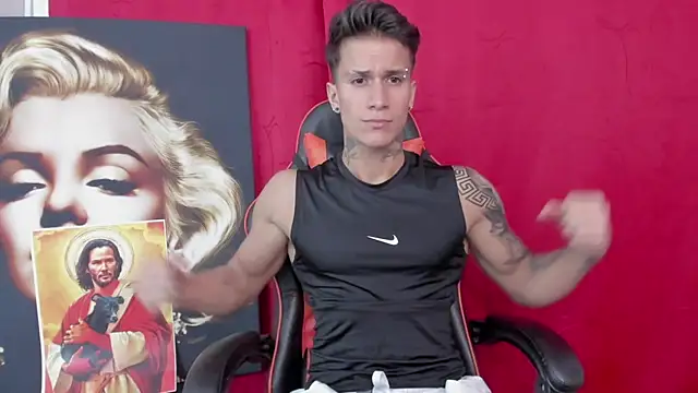 pettergrey1 online show from March 18, 10:48 pm