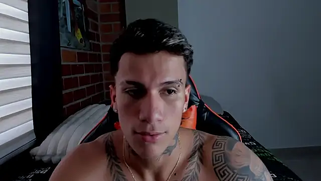 pettergrey1 online show from November 6, 9:41 pm