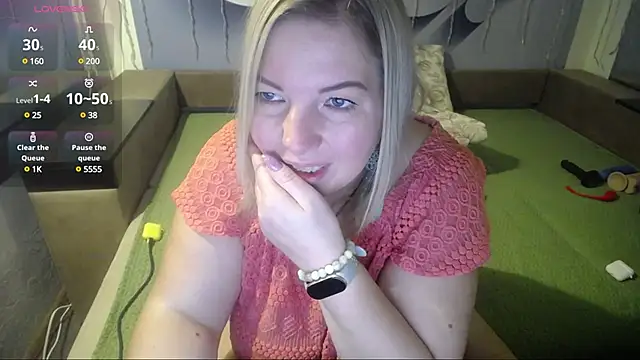 LILIcool online show from December 7, 1:02 pm