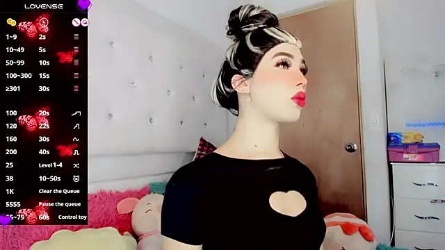 Snapshot of New_Doll chatting on February 7, 8:22 am New Doll online show from February 7, 8:22 am