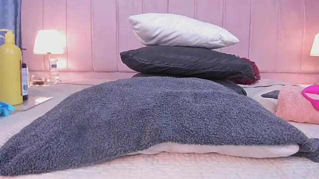 x milu online show from November 12, 6:45 pm