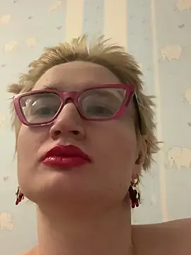 Charlotteeroseee online show from February 9, 12:49 am