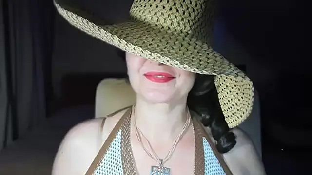 Snapshot of WitchBlueRose chatting on November 8, 8:34 pm WitchBlueRose online show from November 8, 8:34 pm