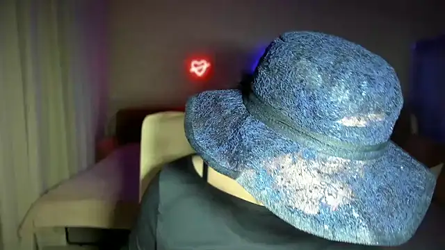 Snapshot of WitchBlueRose chatting on November 13, 8:46 pm WitchBlueRose online show from November 13, 8:46 pm