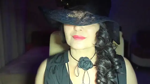 Snapshot of WitchBlueRose chatting on November 5, 4:43 pm WitchBlueRose online show from November 5, 4:43 pm