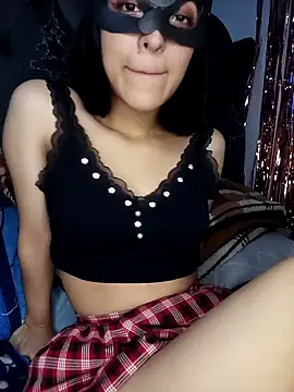 Snapshot of PequeArely chatting on February 4, 5:10 am PequeArely online show from February 4, 5:10 am