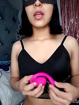 Snapshot of PequeArely chatting on February 16, 8:00 pm PequeArely online show from February 16, 8:00 pm