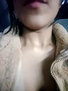 Snapshot of PequeArely chatting on February 1, 1:23 am PequeArely online show from February 1, 1:23 am