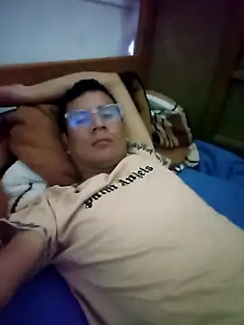 Snapshot of PequeArely chatting on December 22, 8:27 am PequeArely online show from December 22, 8:27 am