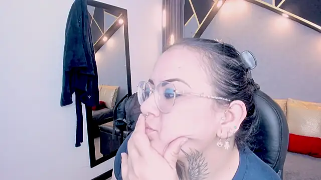 Snapshot of brigittemiller chatting on June 18, 1:48 am brigittemiller online show from June 18, 1:48 am