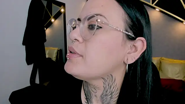Snapshot of brigittemiller chatting on June 24, 1:37 am brigittemiller online show from June 24, 1:37 am
