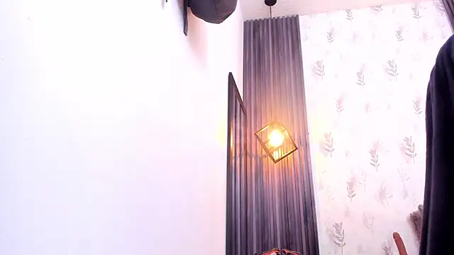 Snapshot of brigittemiller chatting on November 12, 3:27 pm brigittemiller online show from November 12, 3:27 pm