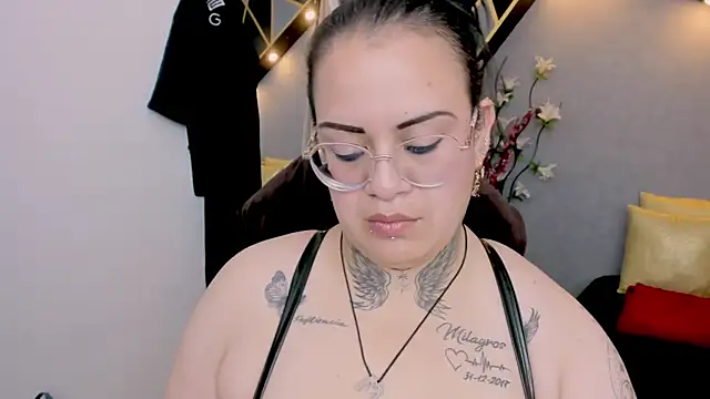 Snapshot of brigittemiller chatting on July 1, 2:23 am brigittemiller online show from July 1, 2:23 am