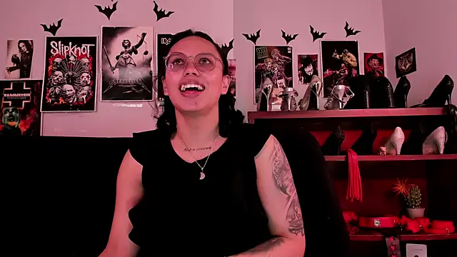 Snapshot of lilith-deveraux chatting on June 23, 7:23 pm lilith-deveraux online show from June 23, 7:23 pm