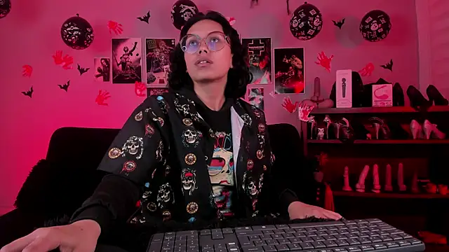 lilith-deveraux online show from November 24, 3:28 am