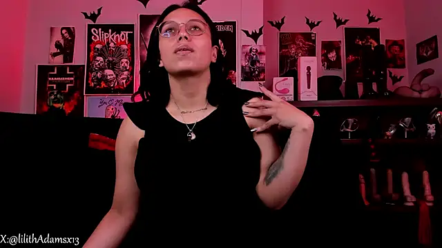 lilith-deveraux online show from April 22, 4:47 pm