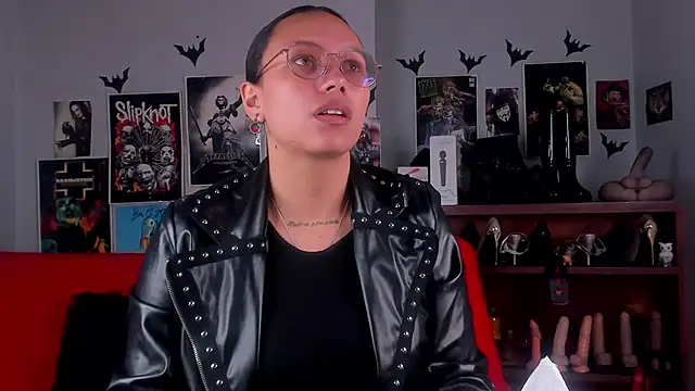lilith-deveraux online show from May 9, 4:21 pm
