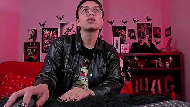 lilith-deveraux online show from December 4, 4:50 pm