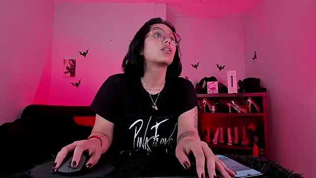 lilith-deveraux online show from November 27, 1:11 pm