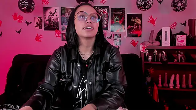 lilith-deveraux online show from November 21, 4:39 pm