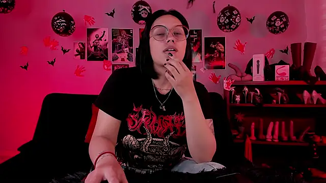 lilith-deveraux online show from November 18, 2:42 pm