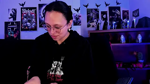 Snapshot of lilith-deveraux chatting on July 9, 4:39 pm lilith-deveraux online show from July 9, 4:39 pm