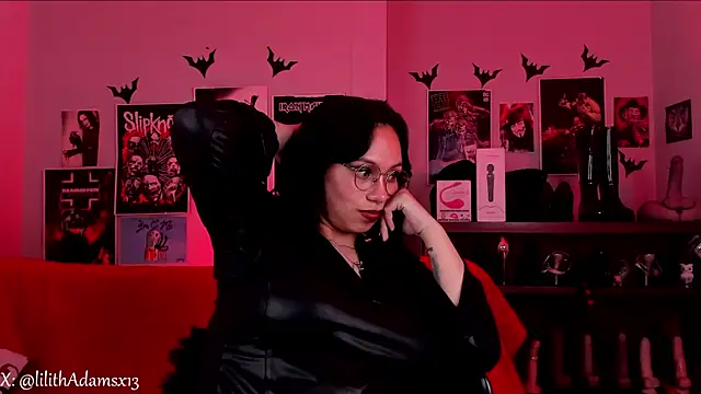 lilith-deveraux online show from April 11, 7:45 am